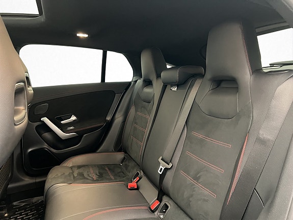 Mercedes-Benz CLA180 25 of 30