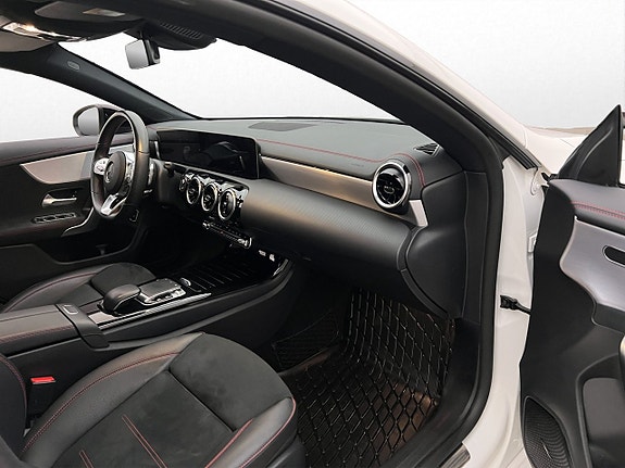 Mercedes-Benz CLA180 24 of 30