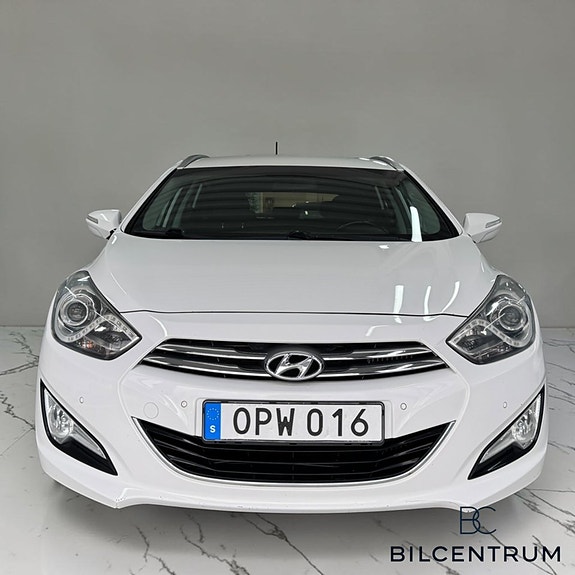 Hyundai i40 2 of 5