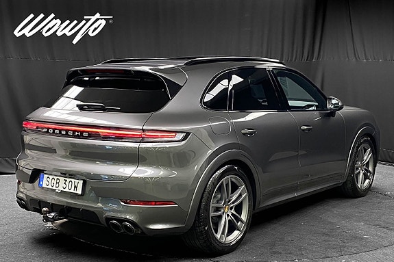 Porsche Cayenne 5 of 5
