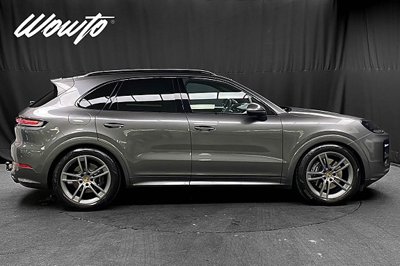 Porsche Cayenne 3 of 5