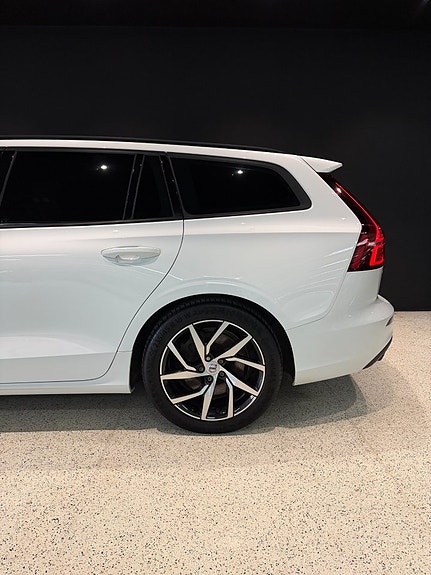 Volvo V60 4 of 5
