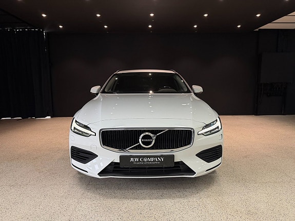 Volvo V60 2 of 5
