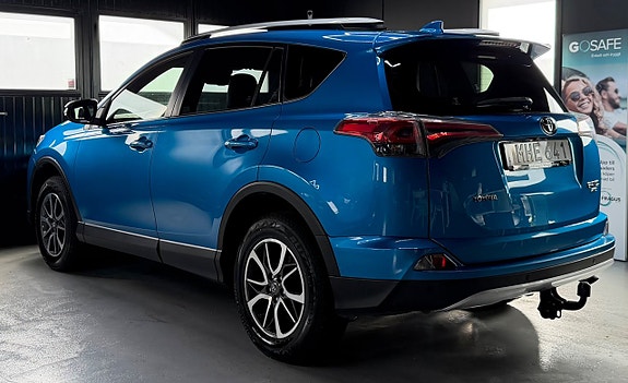 Toyota RAV4 3 of 5