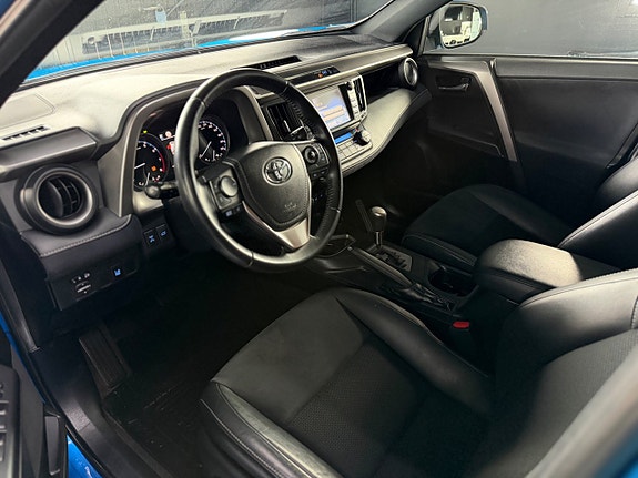 Toyota RAV4 6 of 14