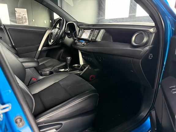 Toyota RAV4 9 of 14
