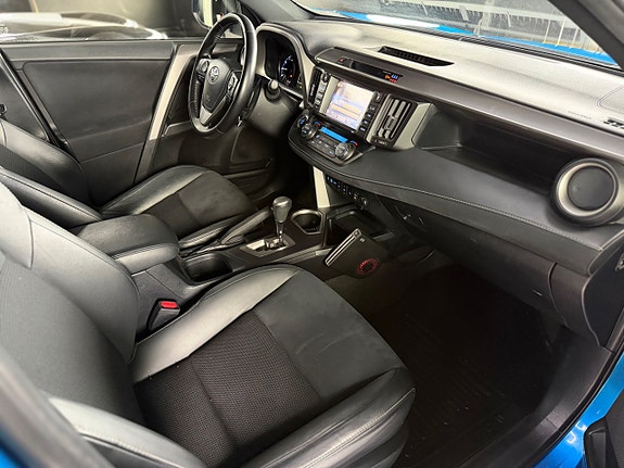 Toyota RAV4 10 of 14