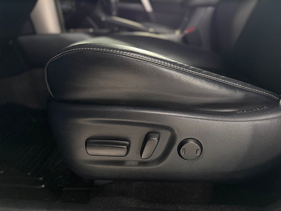 Toyota RAV4 8 of 14