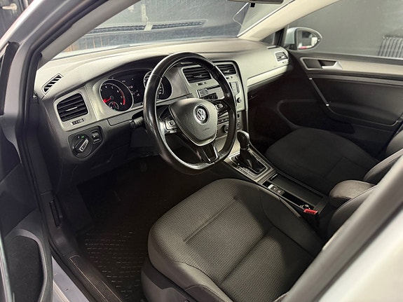 Volkswagen Golf VII 6 of 10