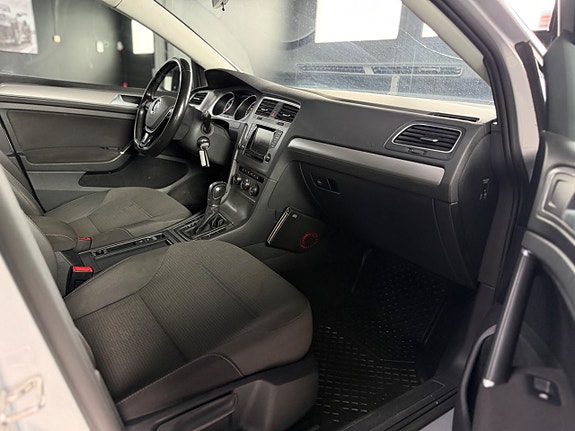 Volkswagen Golf VII 8 of 10