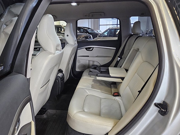 Volvo V70 9 of 15