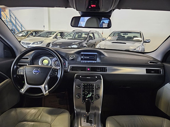 Volvo V70 7 of 15