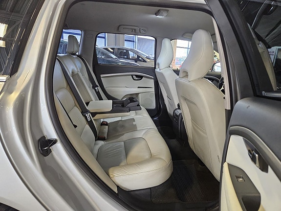Volvo V70 12 of 15