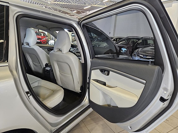 Volvo V70 11 of 15