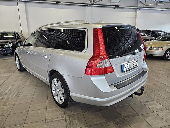 Volvo V70 2 of 15