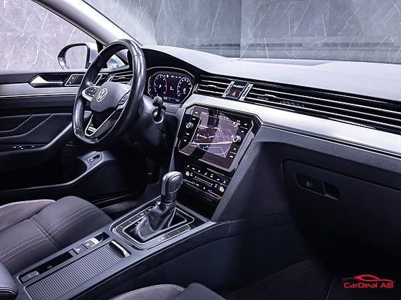 Volkswagen Passat Alltrack 13 of 30