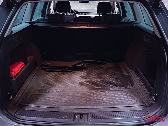 Volkswagen Passat Alltrack 17 of 30