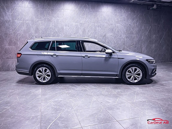Volkswagen Passat Alltrack 8 of 30