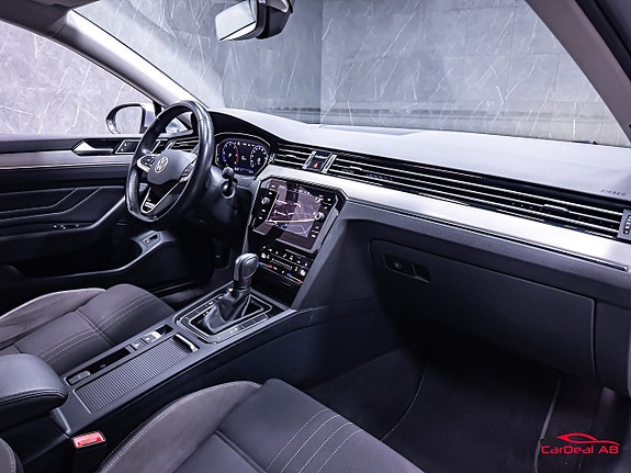 Volkswagen Passat Alltrack 14 of 30