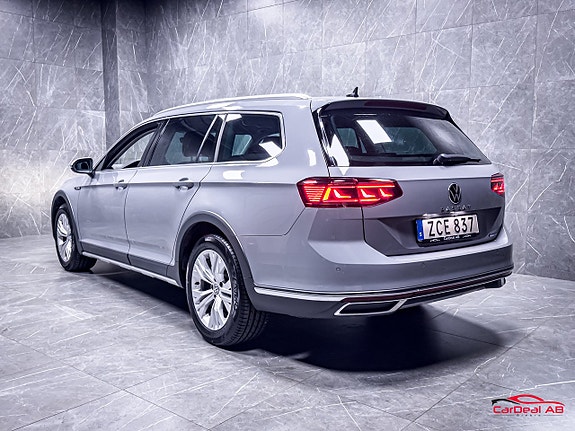Volkswagen Passat Alltrack 5 of 30