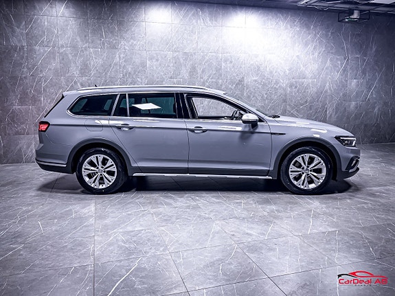 Volkswagen Passat Alltrack 8 of 30
