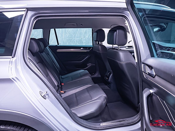 Volkswagen Passat Alltrack 16 of 30