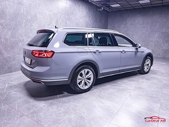 Volkswagen Passat Alltrack 7 of 30