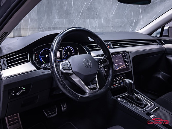Volkswagen Passat Alltrack 12 of 30