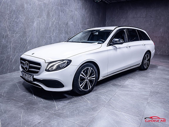 Mercedes-Benz E200 3 of 5