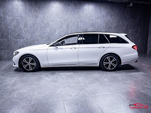 Mercedes-Benz E200 4 of 5