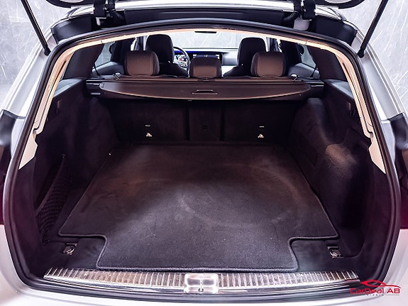 Mercedes-Benz E200 17 of 29
