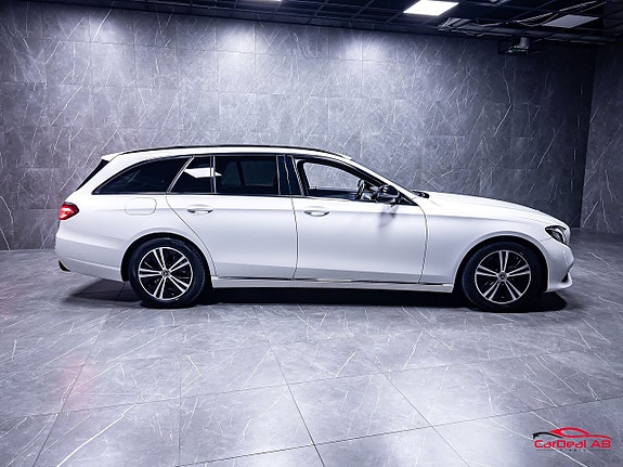 Mercedes-Benz E200 8 of 29