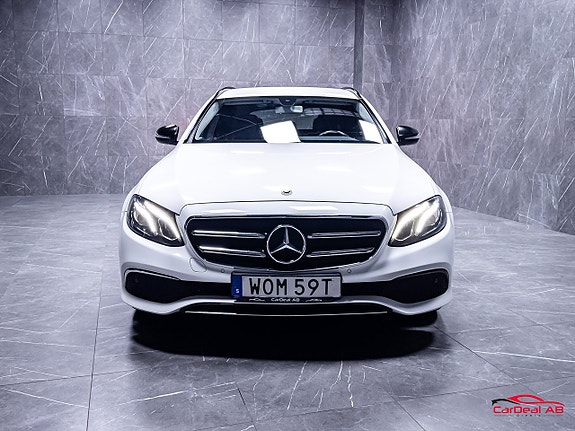 Mercedes-Benz E200 2 of 5