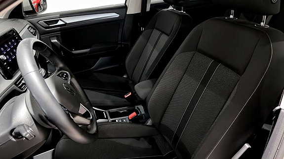 Volkswagen T-Roc 8 of 18