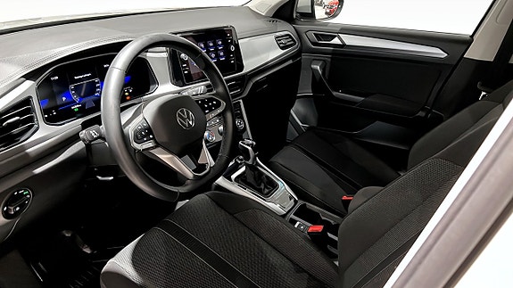 Volkswagen T-Roc 7 of 18