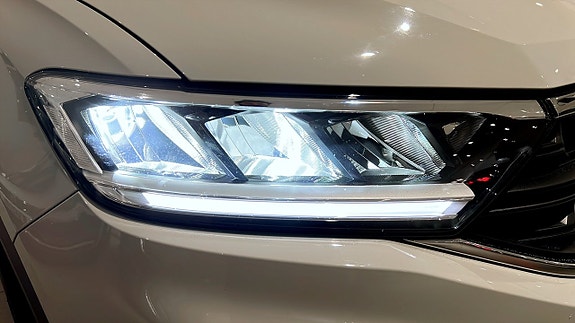 Volkswagen T-Roc 14 of 18