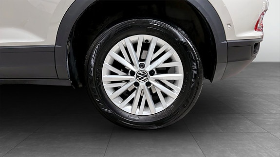Volkswagen T-Roc 6 of 18