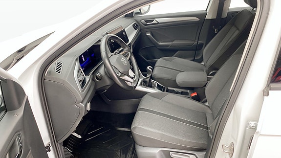 Volkswagen T-Roc 7 of 13
