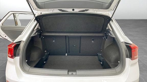 Volkswagen T-Roc 11 of 13
