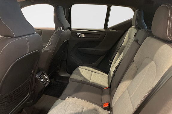 Volvo XC40 4 of 5