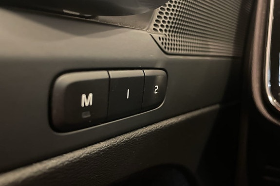 Volvo XC40 3 of 5