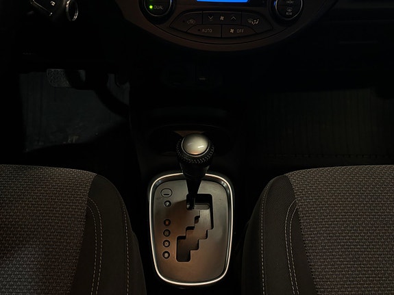 Toyota Yaris 19 of 22