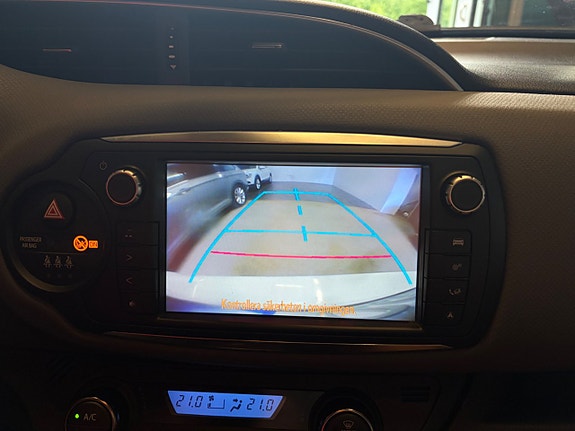 Toyota Yaris 18 of 22