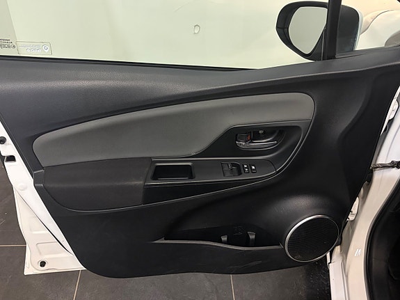 Toyota Yaris 10 of 22