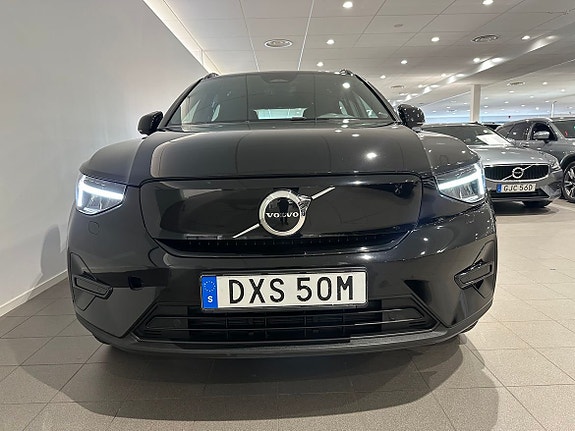 Volvo XC40 2 of 5