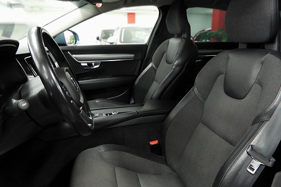Volvo S90 17 of 30