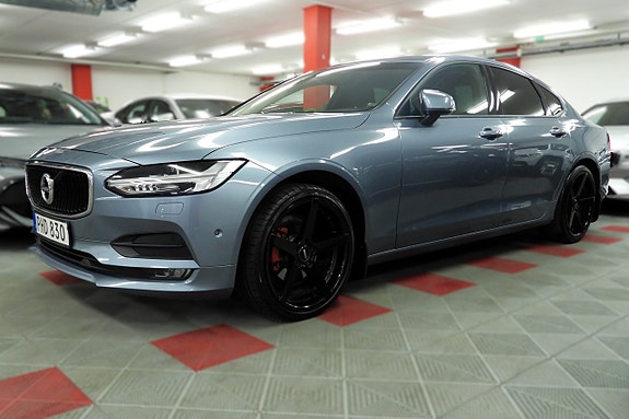 Volvo S90 2 of 5