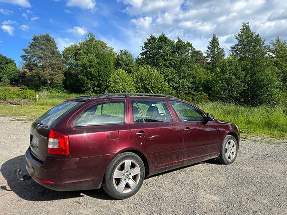 Skoda Octavia 3 of 5