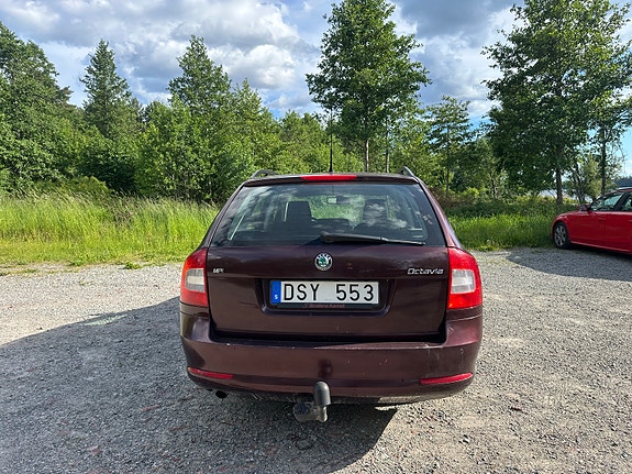 Skoda Octavia 2 of 5
