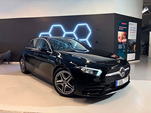 Mercedes-Benz A180 2 of 5